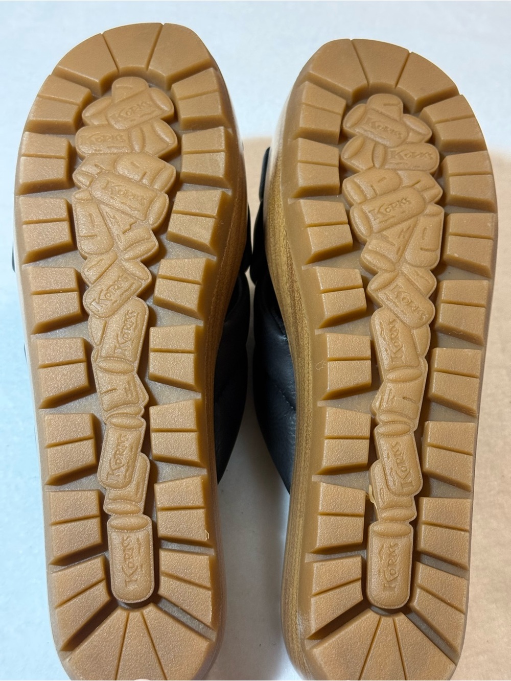 New Korks Faith Platform Wedge Sandals. Black. Size 6M & 7M - Picture 6 of 6